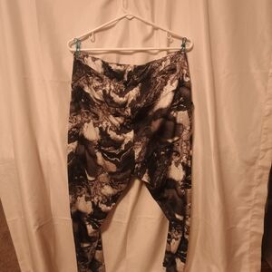 Black and White Marble Print Leggings